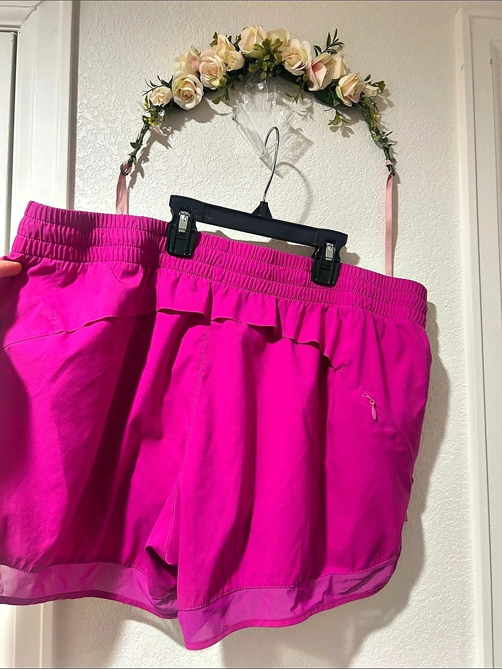 Athleta Mesh Racer Run Mid Rise 4" Short - Picture 6 of 8